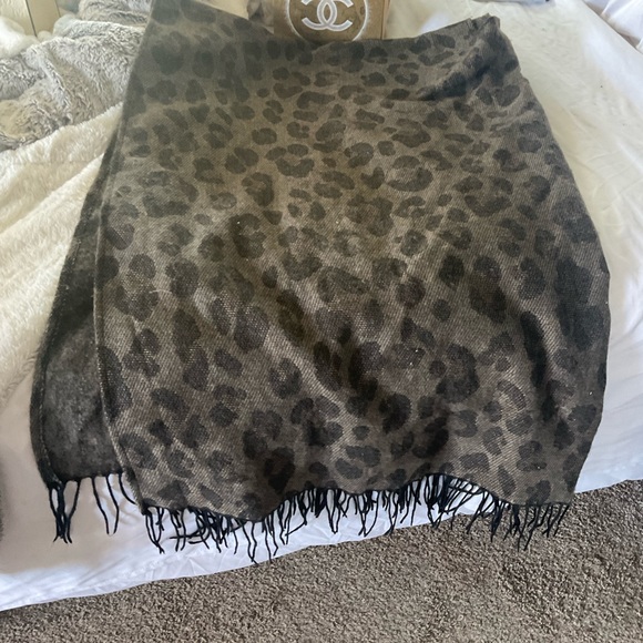 WOOLWRICH ONE SIZE Shaw leopard sweater kimono BROWN BLACK very cute wrap scarf - Picture 7 of 8